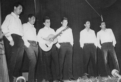 r_1961-1962_st charlemagne_a.jpg - Lycée Regnault - TANGER / MAROC - Saint Charlemagne 62 Photos communiquées par Claude RICHARD St Charlemagne 1962 - Les ''Black and White''Zambelli, JM Delpias, JP Marie, C.Richard, M.Beaulieu, JP Delpias.